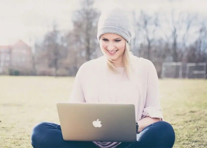 woman on laptop